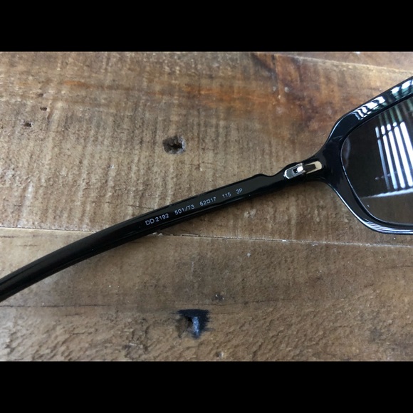 D&G polarized sunglasses ONLY USED ONCE - Picture 2 of 3